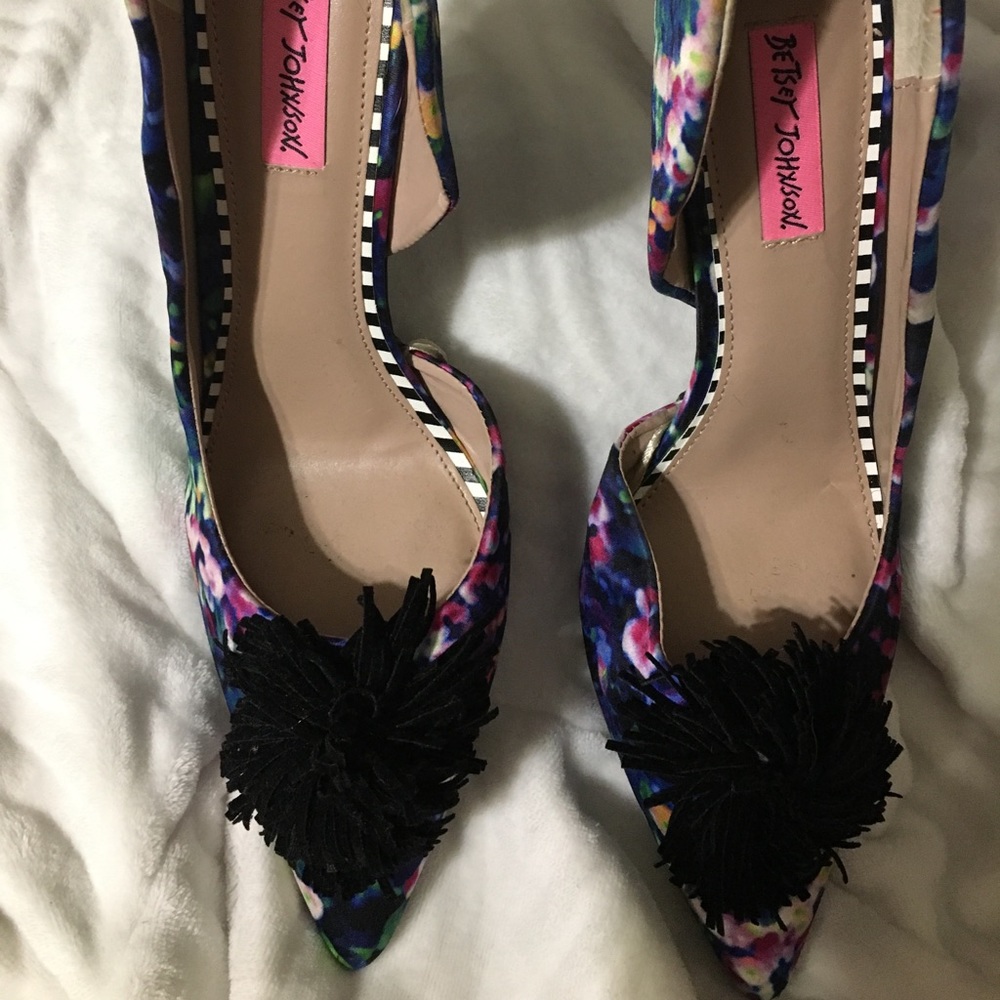 Pumps - Picture 2 of 4